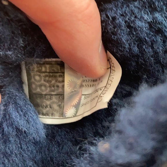 UGG Bailey Suede Button Triplet Big Kid size 4 - Picture 14 of 16